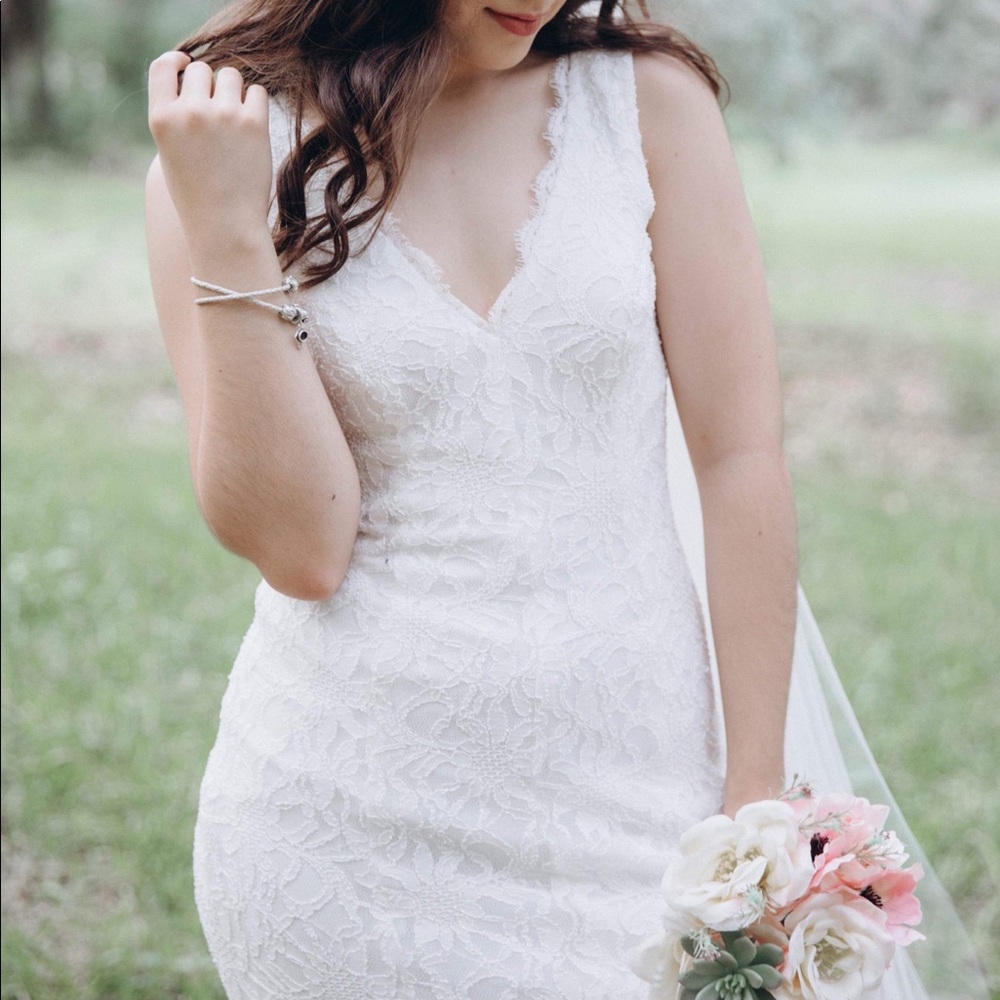 Davids Bridal DB Studio Size 4 Lace Wedding Dress